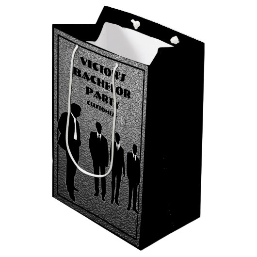 Chic Black & Silver Bachelor Party Mittlere Geschenktüte (Vorderseite Schrägansicht)