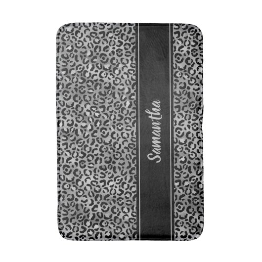 Chic Black Silver Grey Leopard Print Personalisier Badematte (Vorderseite Vertikal)