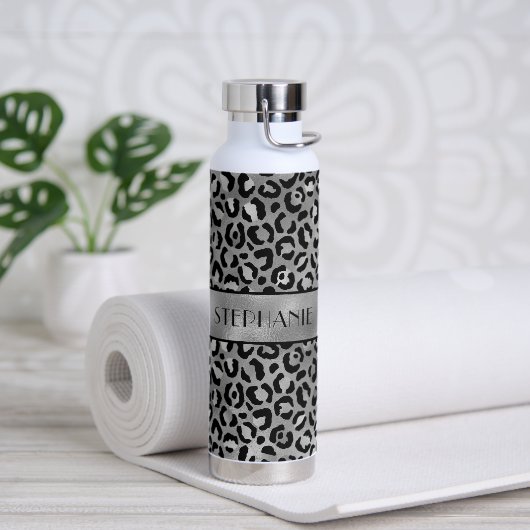 Chic Black Silver Grey Leopard Print Personalisier Trinkflasche (Yoga)