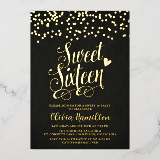 Chic Black Sweet 16 Gold Confetti Foil Einladung (Vorderseite)