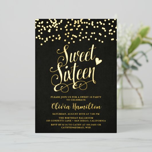 Chic Black Sweet 16 Gold Confetti Foil Einladung (Stehend vorne)