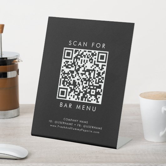 Chic Black Typografy Bar Menu QR Code Sockelschild (In SItu)