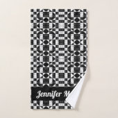 Chic Black & White Floral Checkerboard Custom Name Badhandtuch Set (Handtuch)