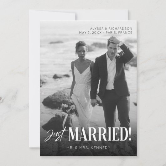 Chic Black & White Foto Typografie Just Married Einladung (Vorderseite)