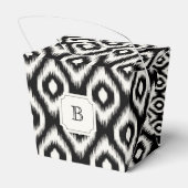 Chic Black & White Ikat Diamond Monogram Party Geschenkschachtel (Rückseite)