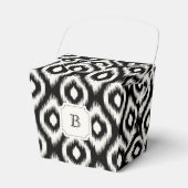 Chic Black & White Ikat Diamond Monogram Party Geschenkschachtel (Vorderseite)