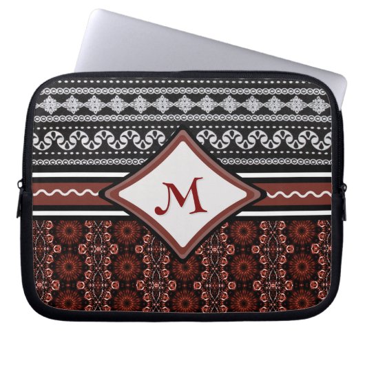Chic Black, White & Red Abstrakt Tribal Laptopschutzhülle (Vorderseite)
