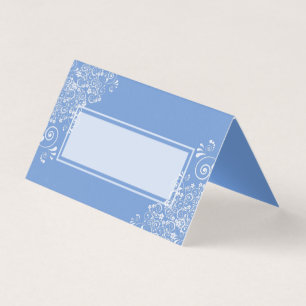 Chic Blaue Hochzeit mit weißen Verzierungen