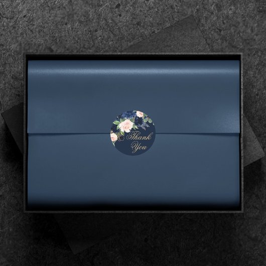 Chic Blooms | Dunkles Navy Blau und Rosa Rosa Blüt Runder Aufkleber