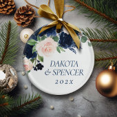 Chic Blooms | Monogramm Navy Blue und Blush Floral Keramik Ornament