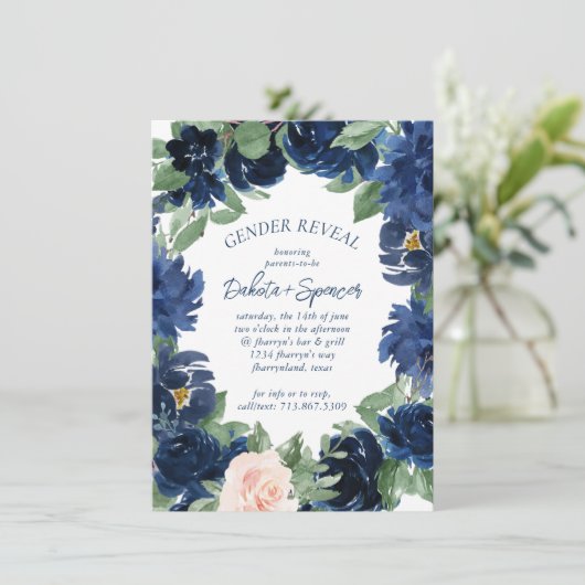 Chic Blooms | Navy Blue Blush Floral Brautparty Einladung (Stehend Vorderseite)