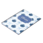 Chic Blue Coastal Shells and Bows Personalized Notizblock (Linke Seite)