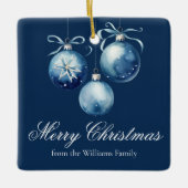Chic Blue Frory Christmas 2025 Personalisierte Fam Keramikornament (Vorderseite)