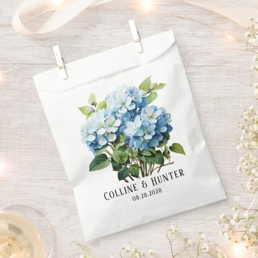 Chic Blue Hydrangea Floral Wedding Geschenktütchen (Ausgeschnitten)