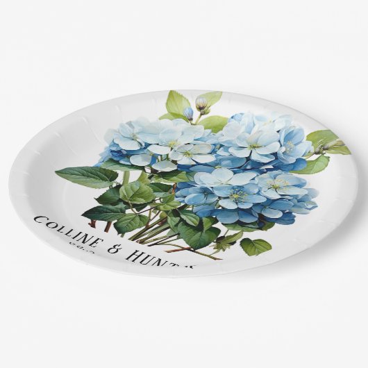 Chic Blue Hydrangea Floral Wedding Pappteller (Schrägansicht)