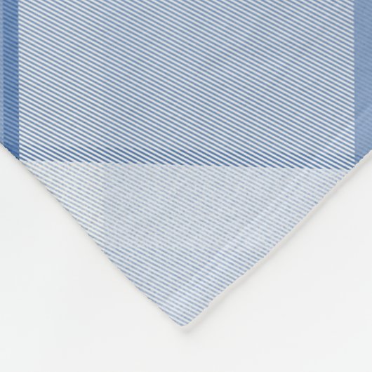 Chic Blue Kariert mit moderner Diagonal-Monogramm Fleecedecke (Ecke)