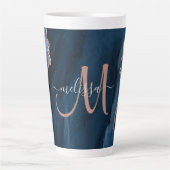 Chic Blue Rose Gold Agate Custom Script Monogram Milchtasse (Vorderseite)