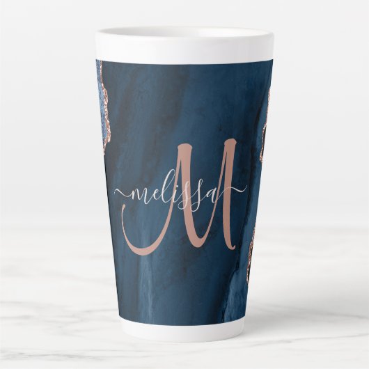 Chic Blue Rose Gold Agate Custom Script Monogram Milchtasse (Vorderseite)