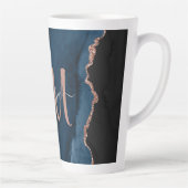 Chic Blue Rose Gold Agate Custom Script Monogram Milchtasse (Rechts)