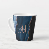 Chic Blue Rose Gold Agate Custom Script Monogram Milchtasse (Linke Ecke)