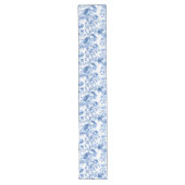 Chic Blue Roses Toile Floral Pattern Style Table  Großer Tischläufer (Vorderseite)