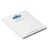 Chic Blue Watercolor Floral mit Firmenname Notizblock (angewinkelt)