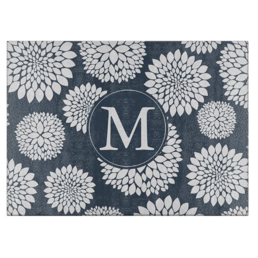 Chic Blue White Blume Monogram Schneidebrett (Vorderseite)