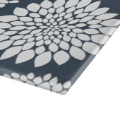 Chic Blue White Blume Monogram Schneidebrett (Ecke)