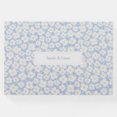 Chic Blue White Couple Foto Floral Daisy Wedding Gästebuch (Vorderseite)