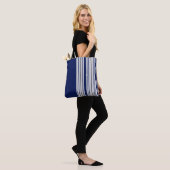 Chic Blue & White Tote Bag mit schwarzen Akzenten Tasche (Am Model)