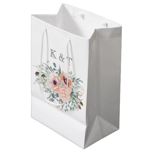 Chic Blush Floral Medium Geschenktasche Mittlere Geschenktüte (Vorderseite Schrägansicht)