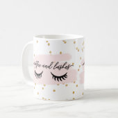 Chic Blush Kaffee und Lashes Imitate Gold mit Name Kaffeetasse (Vorderseite Links)