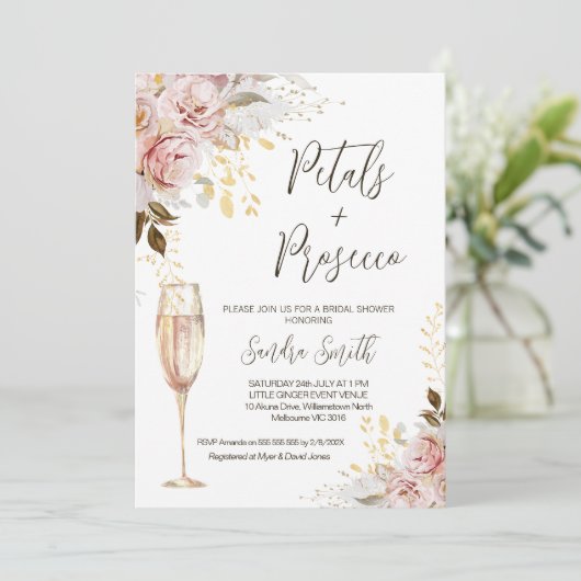 Chic Blush Petals Prosecco QR Code Brautparty Einladung (Stehend Vorderseite)