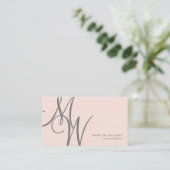 Chic Blush Pink Moderne Monogram Script Initialen Visitenkarte (Stehend Vorderseite)
