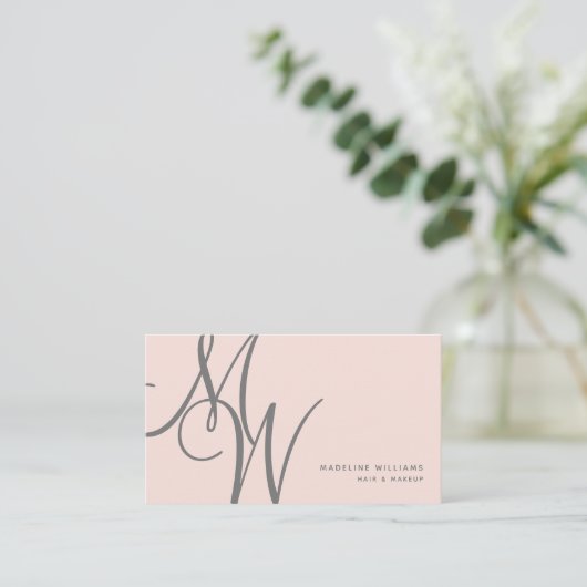 Chic Blush Pink Moderne Monogram Script Initialen Visitenkarte (Stehend Vorderseite)