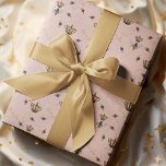 Chic Blush Pink Royal Queen Bee & Gold Crown Geschenkpapier<br><div class="desc">Erschaffen Sie eine elegante Geschenkpräsentation mit diesem eleganten,  rosafarbenen Wrapping Paper. Mit einem scheinbaren Muster meiner handgezeichnet Illustration der Königin Biene und ihrer goldenen Krone,  die auf diese Weise und so strotzt. Die von Hand gezeichnet goldfarbenen "Königin-Biene" sind über das ganze Muster verteilt.</div>