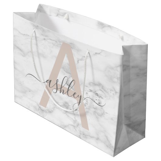Chic Blush Pink White Marble Script Name Monogram Große Geschenktüte (Rückseite Schrägansicht)