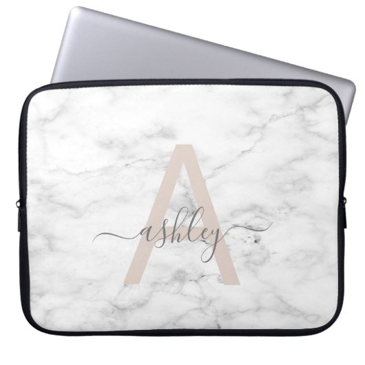 Chic Blush Pink White Marble Script Name Monogram Laptopschutzhülle (Vorderseite)