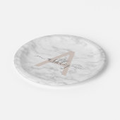 Chic Blush Pink White Marble Script Name Monogram Pappteller (Schrägansicht)