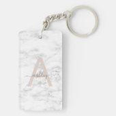 Chic Blush Pink White Marble Script Name Monogram Schlüsselanhänger (Rückseite)
