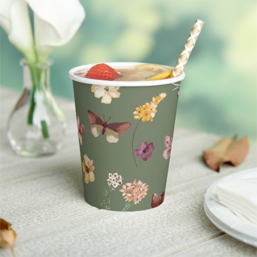 Chic Boho Wildblume Rustic Sage Green Wedding Pappbecher (In Situ)