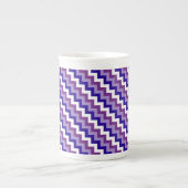 Chic Bone China Tasse: Mauve, Blue White Chevrons Porzellantasse (Vorderseite)