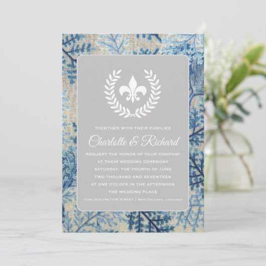 Chic Botanical & Navy Floral Französisch Lilie Einladung (Stehend Vorderseite)