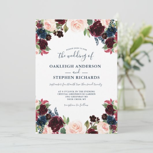 Chic Burgund, Navy und Pink Floral Wedding Einladung (Stehend Vorderseite)