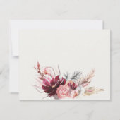 Chic Burgundy Blush Pampas Grass Wedding RSVP Karte (Rückseite)