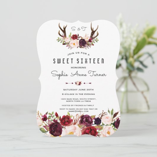 Chic Burgundy Floral Antlers Handwriting Sweet 16 Einladung (Stehend Vorderseite)