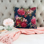 Chic Burgundy Floral on Navy Blue Kissen<br><div class="desc">Dieses Design besticht durch schicke Bordeaux-Rose-Blumenbouquets auf marineblau-blauem Hintergrund. #floral #botanical #Blume #blossoms #blooms #chic #stylish #modern #trendy #style #fashion #fashion #modischen #design #designer #cushions #throwpillows #pillows #Vintag #gifts #gifts #giftsforher #stockingstuffers #secretsanta #kringle #saisononal #burgundy #lilaffers lila #blue #navy #green #white</div>