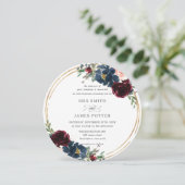 Chic Burgundy Navy Blush Bloral Wedding Einladung (Stehend Vorderseite)