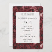 Chic Burgundy Red Floral Geburtstag Einladung (Vorderseite)