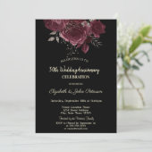 Chic Burgundy Rose Black Wedding Anniversary Einladung (Stehend Vorderseite)